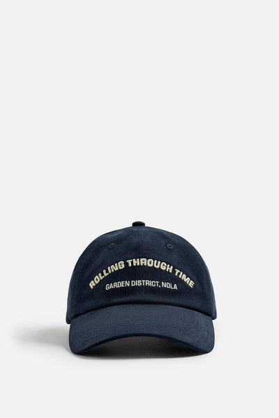 BERRETTO CON RICAMO A CONTRASTO